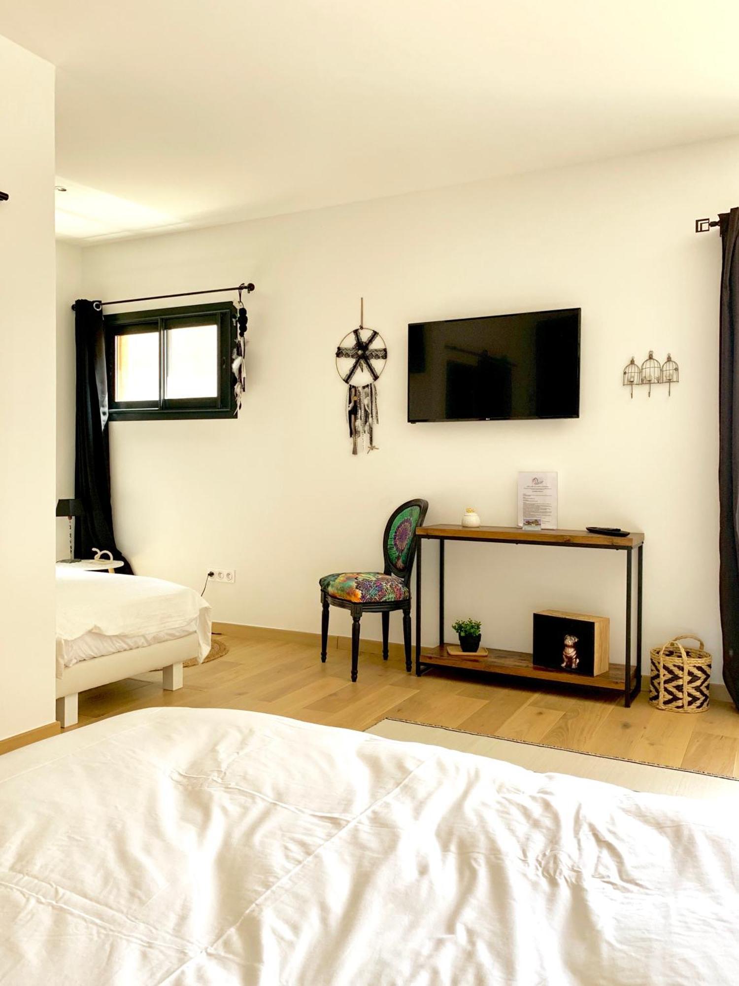 Atelier Des Vidaux Bed & Breakfast Saint-Aunes Room photo